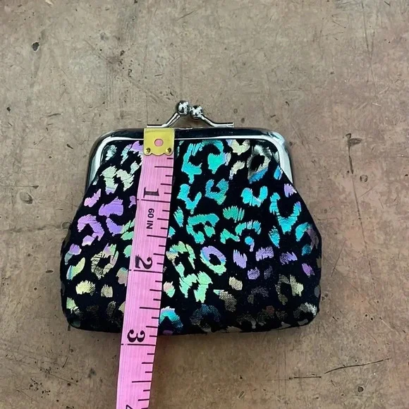 ❤️ NEW 2/$20 or 3/$25 Small Kiss Clutch Holographic Animal Print Leopard Print - Picture 3 of 5